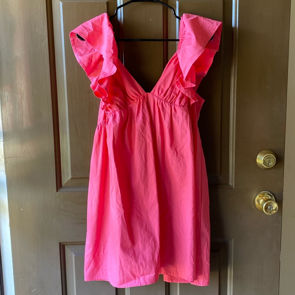 Barbie pink dress, sweetheart neckline, flutter sleeves…so cute!!